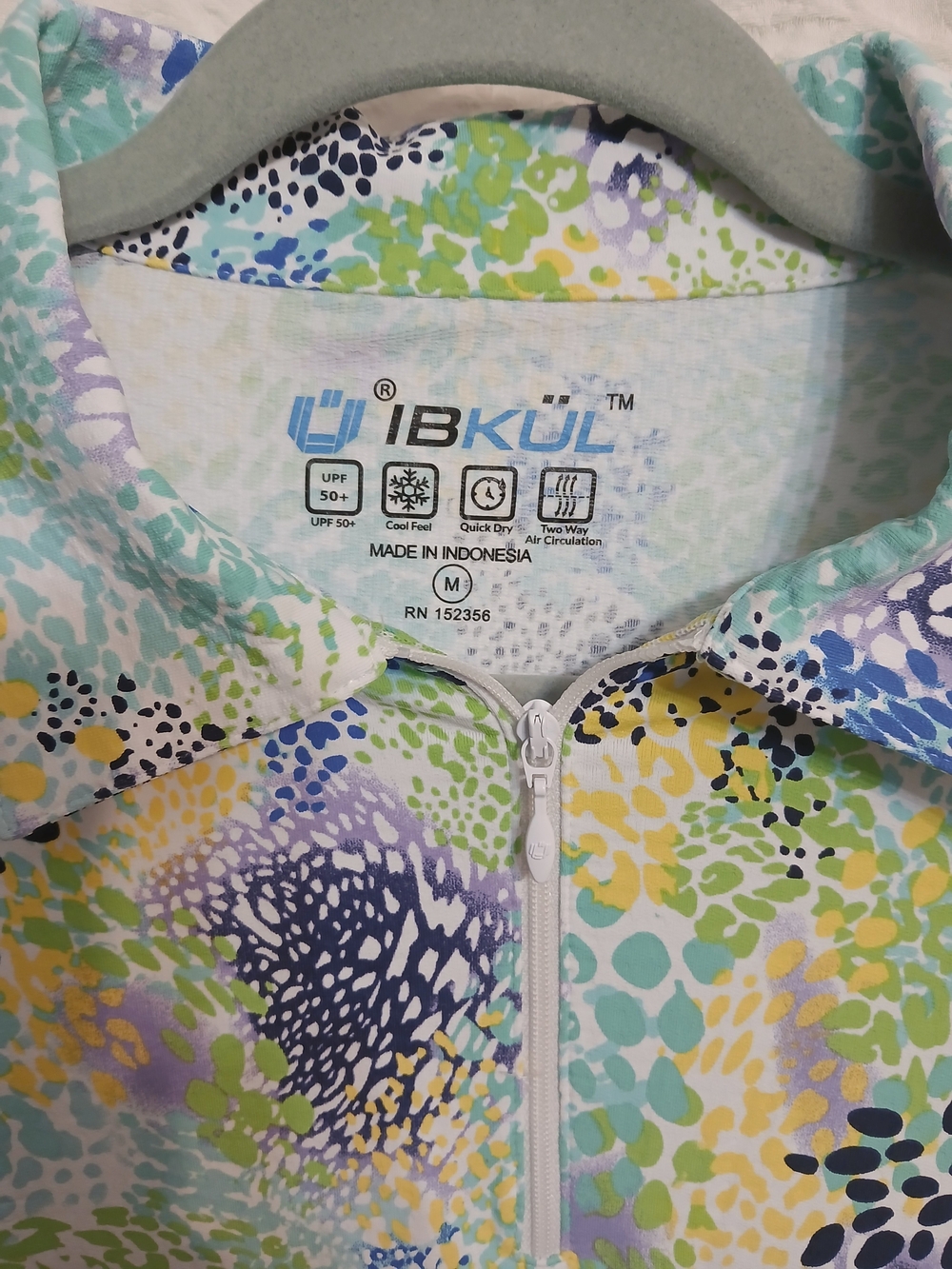 IBKUL Long-Sleeve Collared Performance Top in Multi Blue Green - Picture 2 of 7
